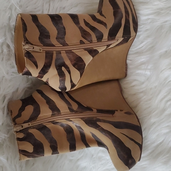 Cathy Jean Animal Print Wedge Platforms - Picture 3 of 6